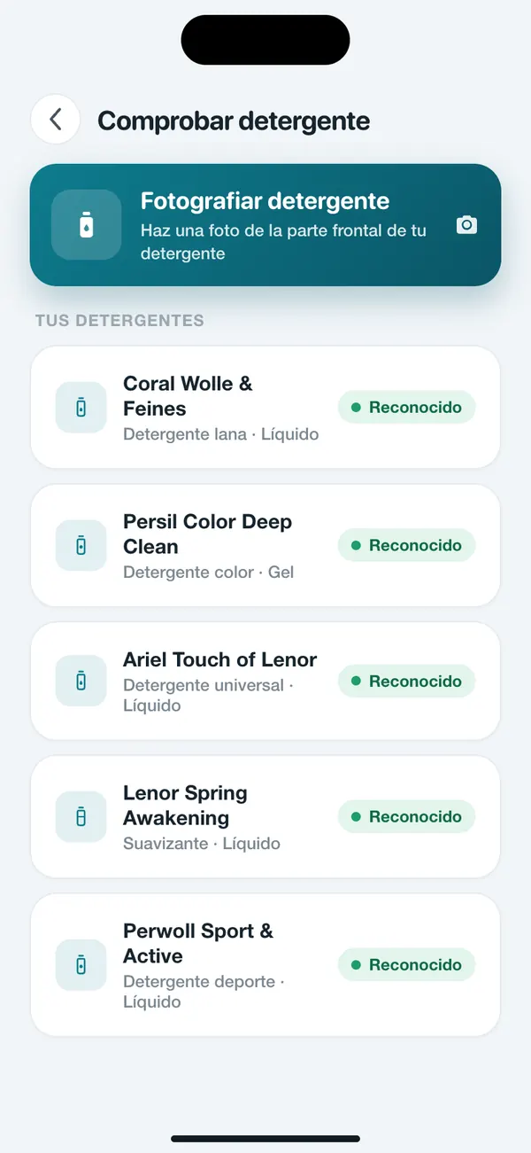 Lista de detergentes guardados en WashGuard, cada uno reconocido a partir de una foto