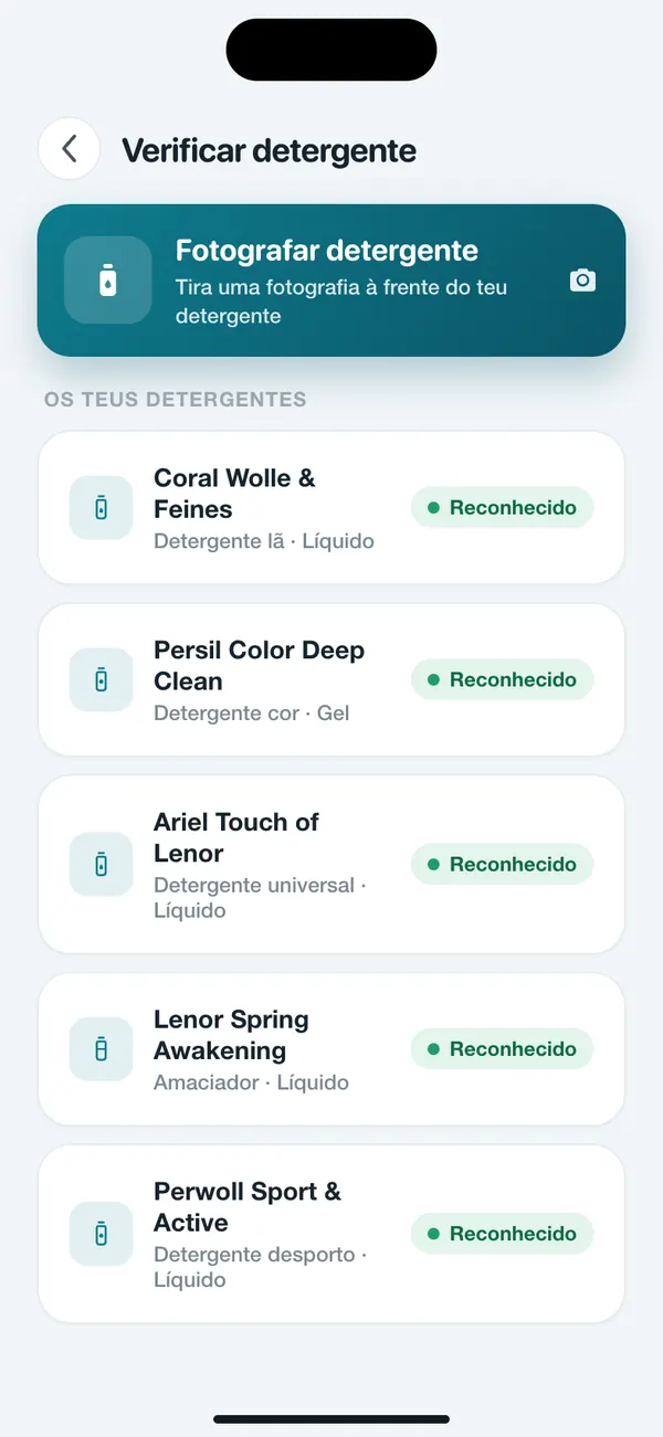 Lista de detergentes guardados no WashGuard, cada um reconhecido a partir de uma foto
